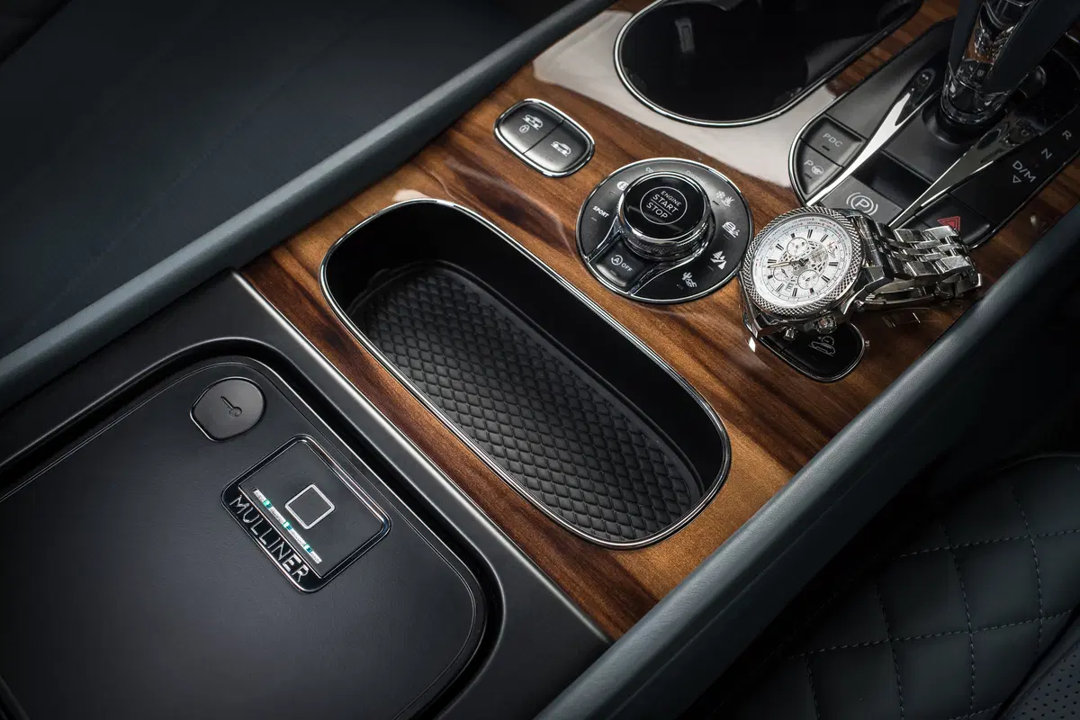 Bentley Bentayga, il SUV inglese guadagna la cassaforte integrata (3)