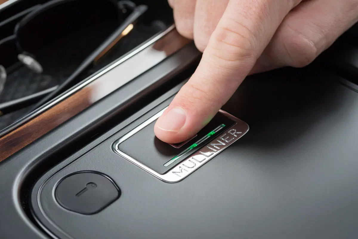 Bentley Bentayga, il SUV inglese guadagna la cassaforte integrata (6)