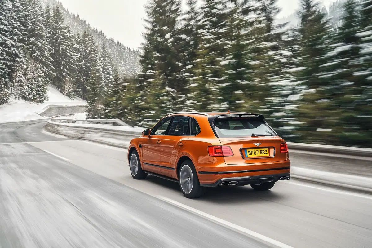 Bentley Bentayga, il SUV inglese guadagna la cassaforte integrata (8)