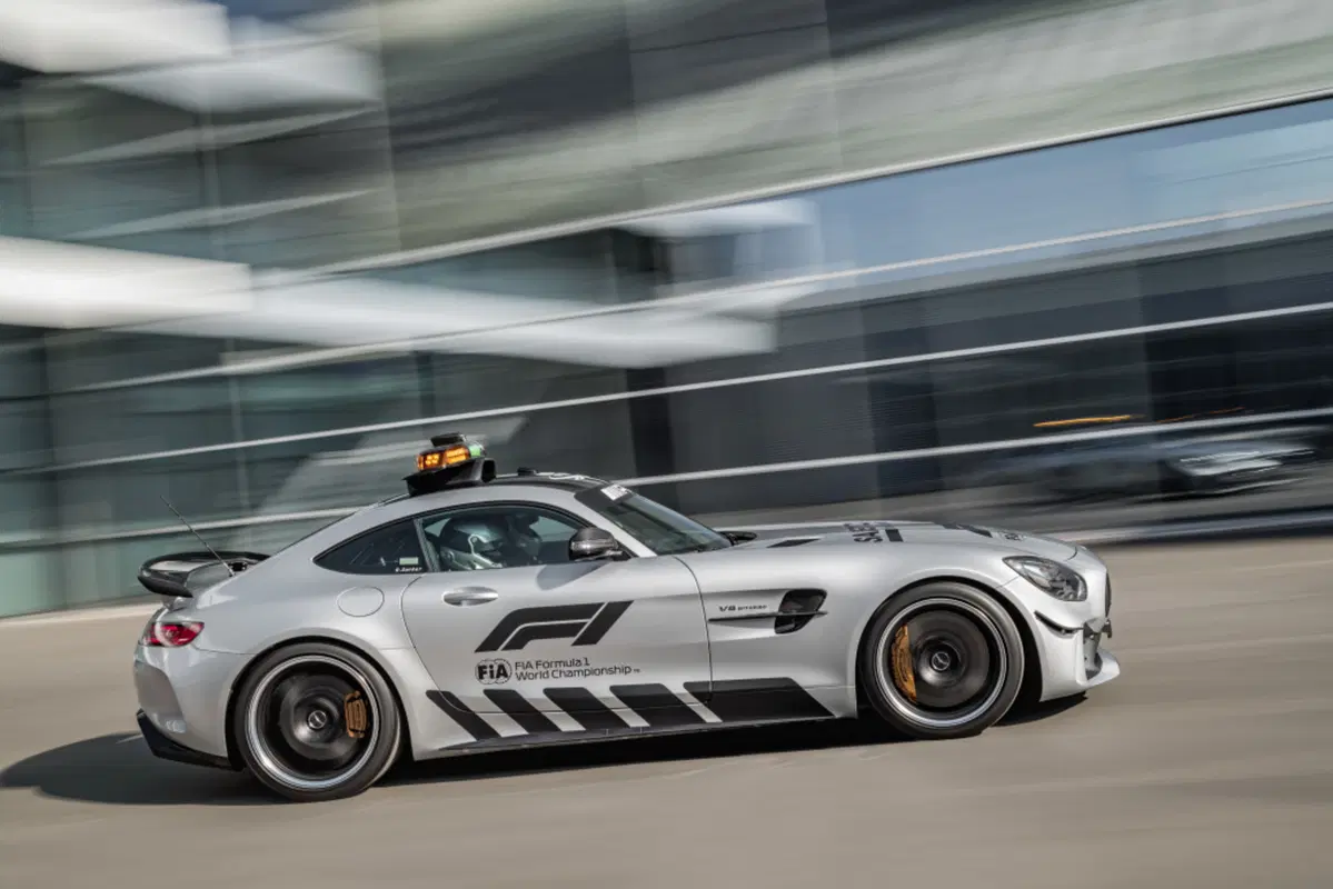Formula 1: la Mercedes AMG GT R è la safety car 2018 (4)