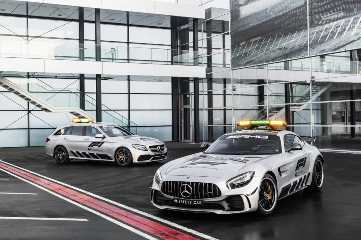 Formula 1: la Mercedes AMG GT R è la safety car 2018 (7)