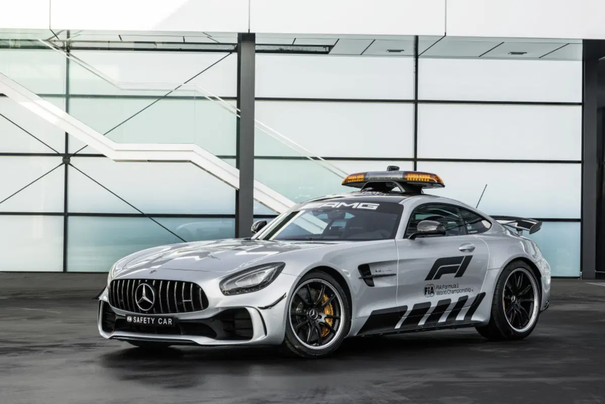 Formula 1: la Mercedes AMG GT R è la safety car 2018 (8)