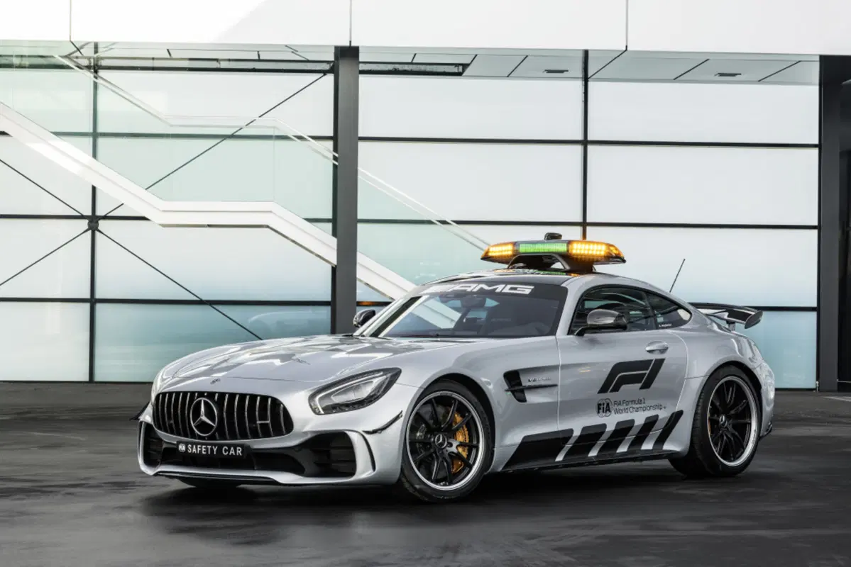 Formula 1: la Mercedes AMG GT R è la safety car 2018 (13)