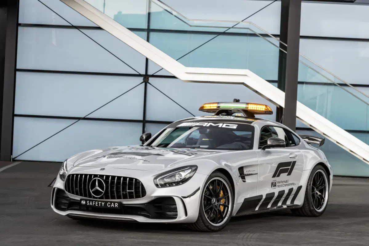 Formula 1: la Mercedes AMG GT R è la safety car 2018 (17)
