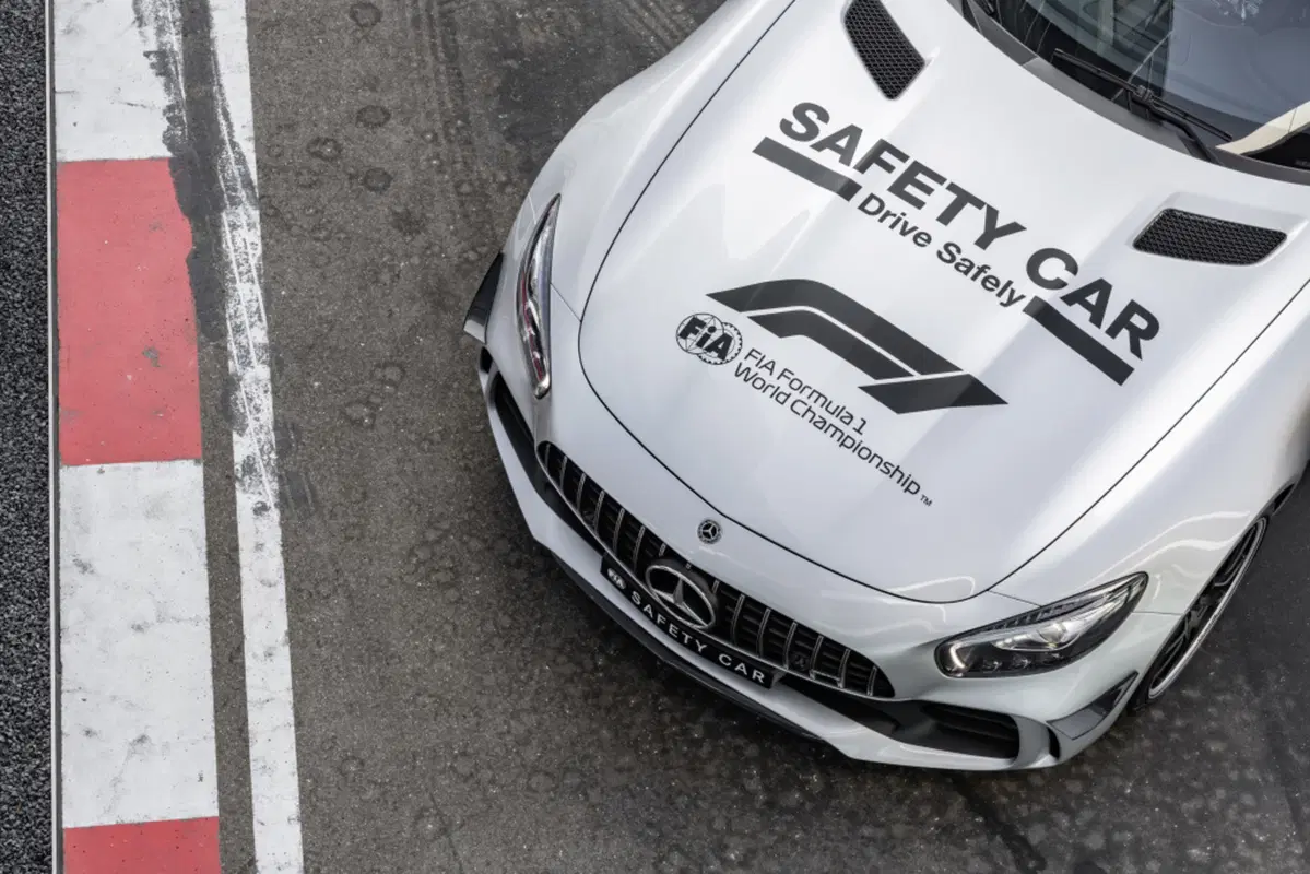Formula 1: la Mercedes AMG GT R è la safety car 2018 (20)