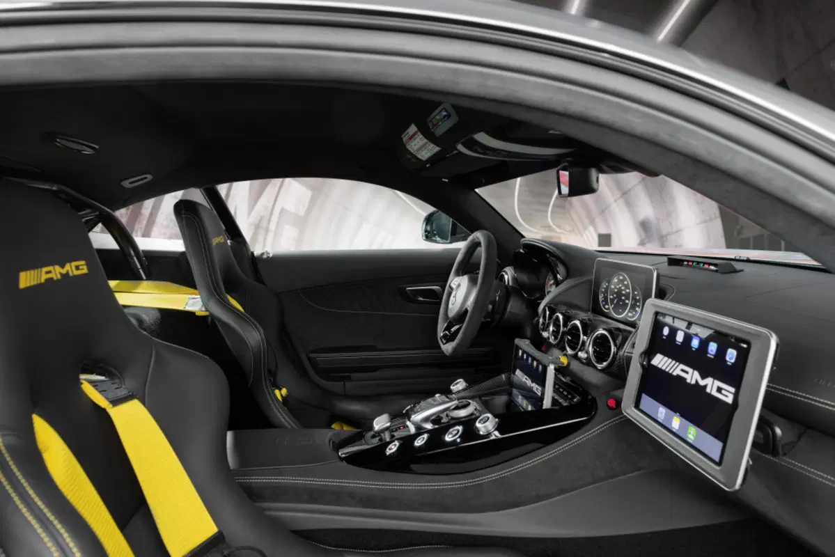 Formula 1: la Mercedes AMG GT R è la safety car 2018 (24)