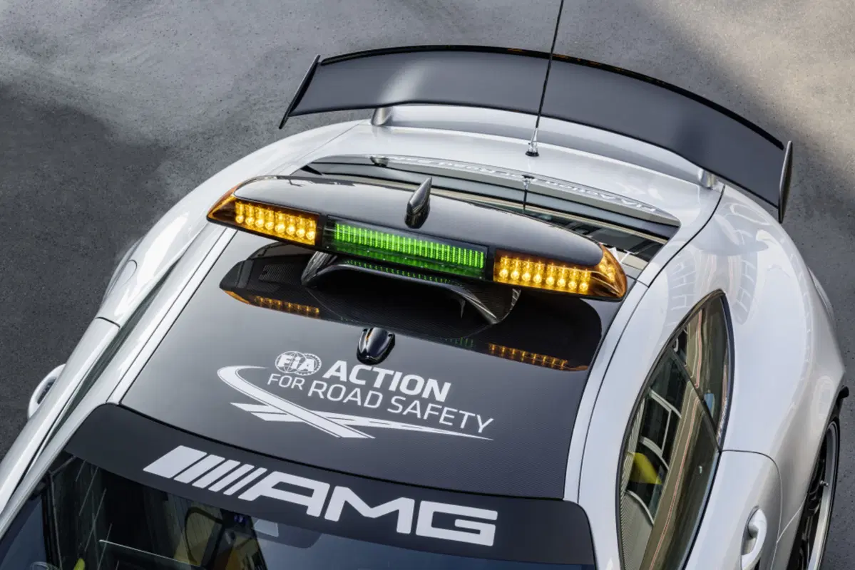 Formula 1: la Mercedes AMG GT R è la safety car 2018 (23)