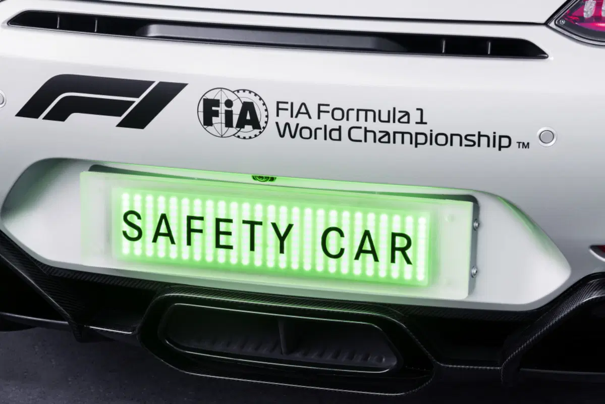 Formula 1: la Mercedes AMG GT R è la safety car 2018 (26)