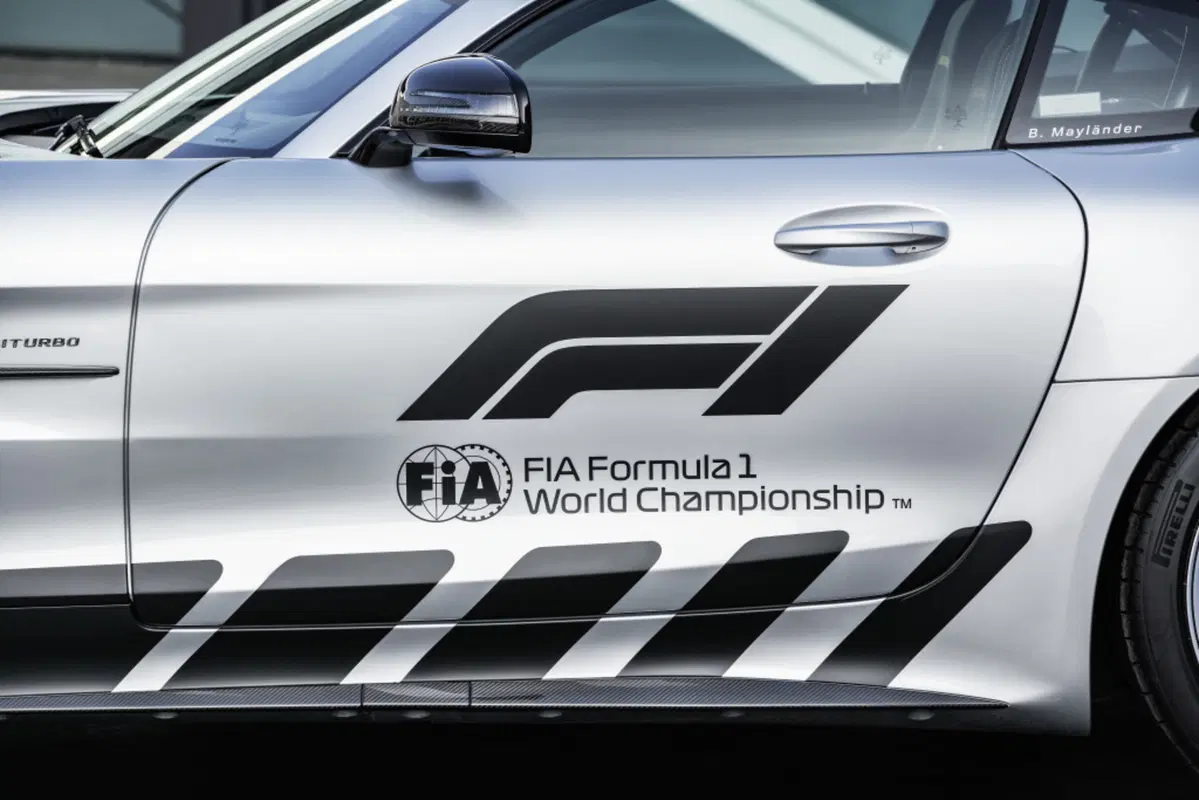 Formula 1: la Mercedes AMG GT R è la safety car 2018 (28)