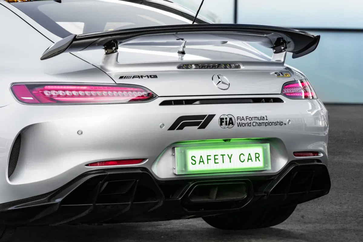 Formula 1: la Mercedes AMG GT R è la safety car 2018 (27)