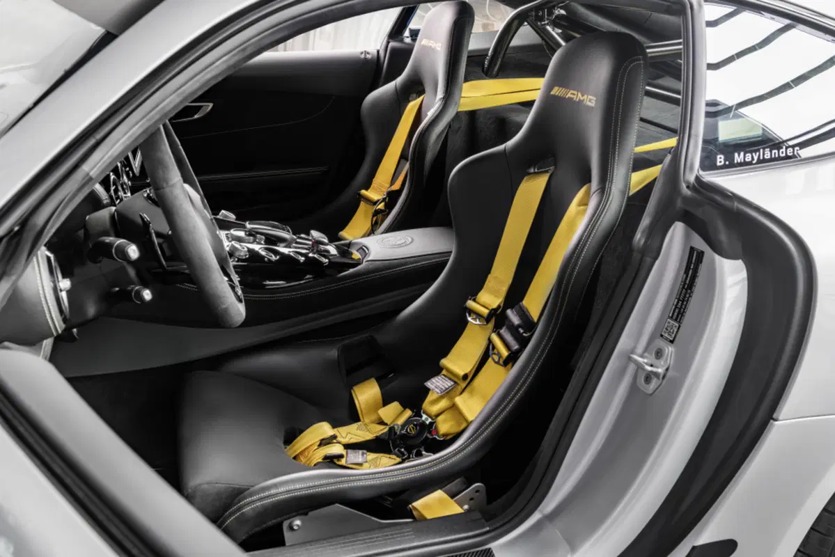 Formula 1: la Mercedes AMG GT R è la safety car 2018 (30)