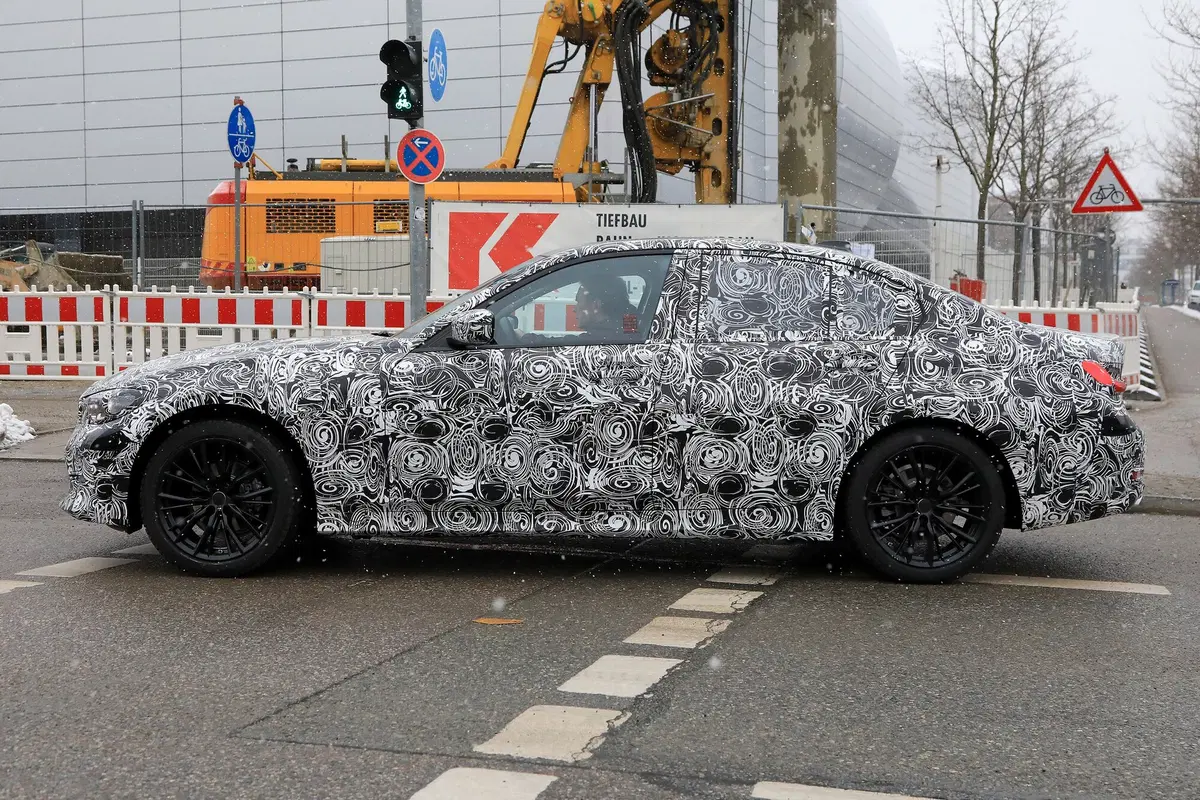 BMW serie 3, le foto spia della nuova generazione (20)