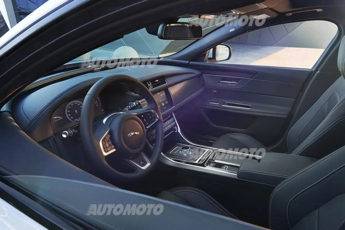 Nuova Jaguar XF (32)