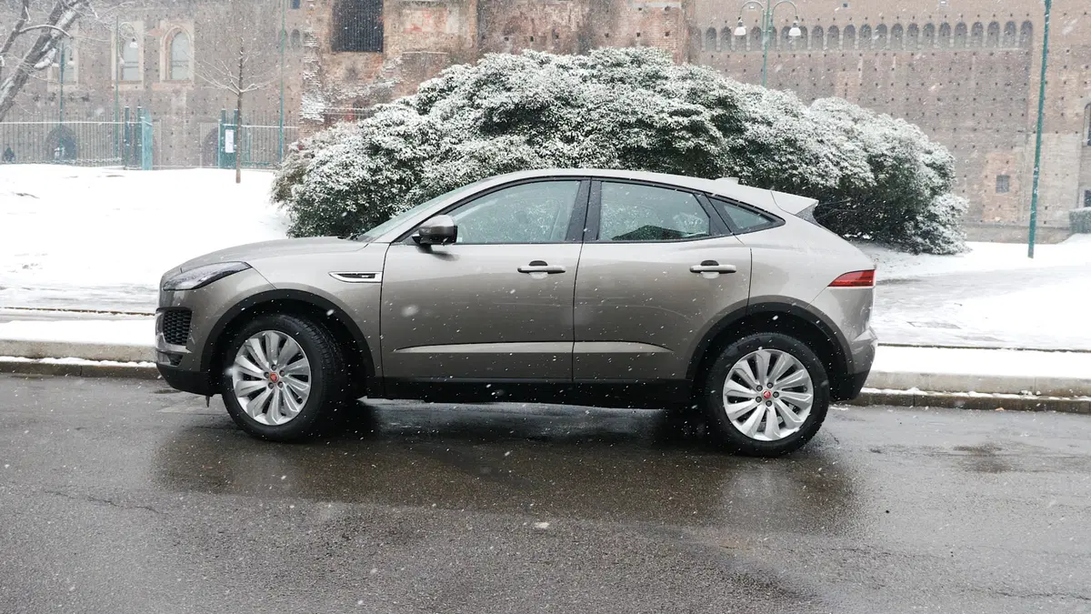 Jaguar E-Pace, Come va in... Città [video] (7)