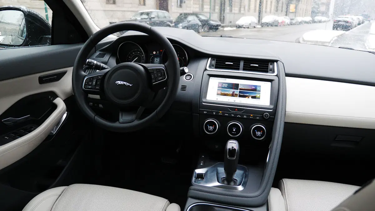 Jaguar E-Pace, Come va in... Città [video] (8)