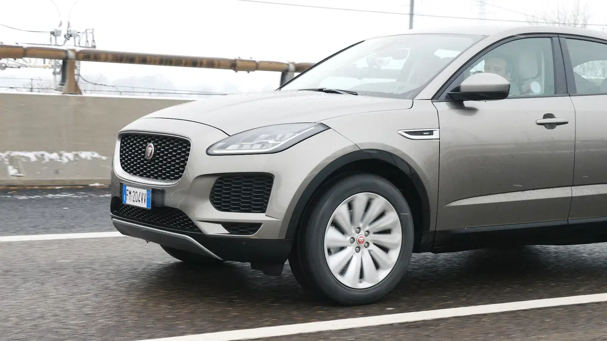 Jaguar E-Pace, Come va in... Città [video] (15)