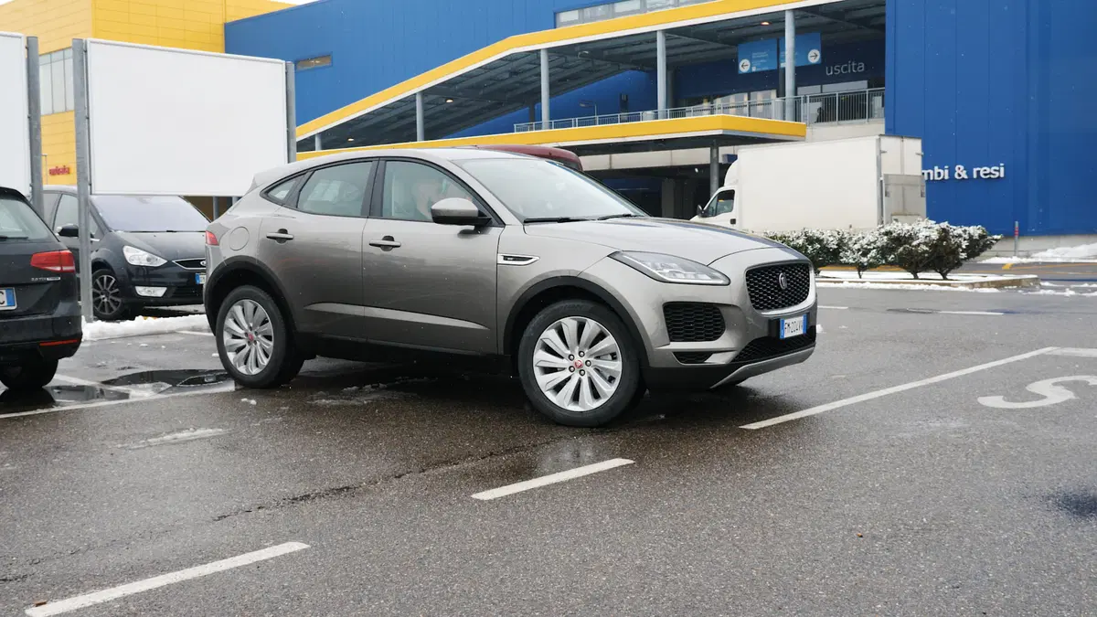 Jaguar E-Pace, Come va in... Città [video] (19)
