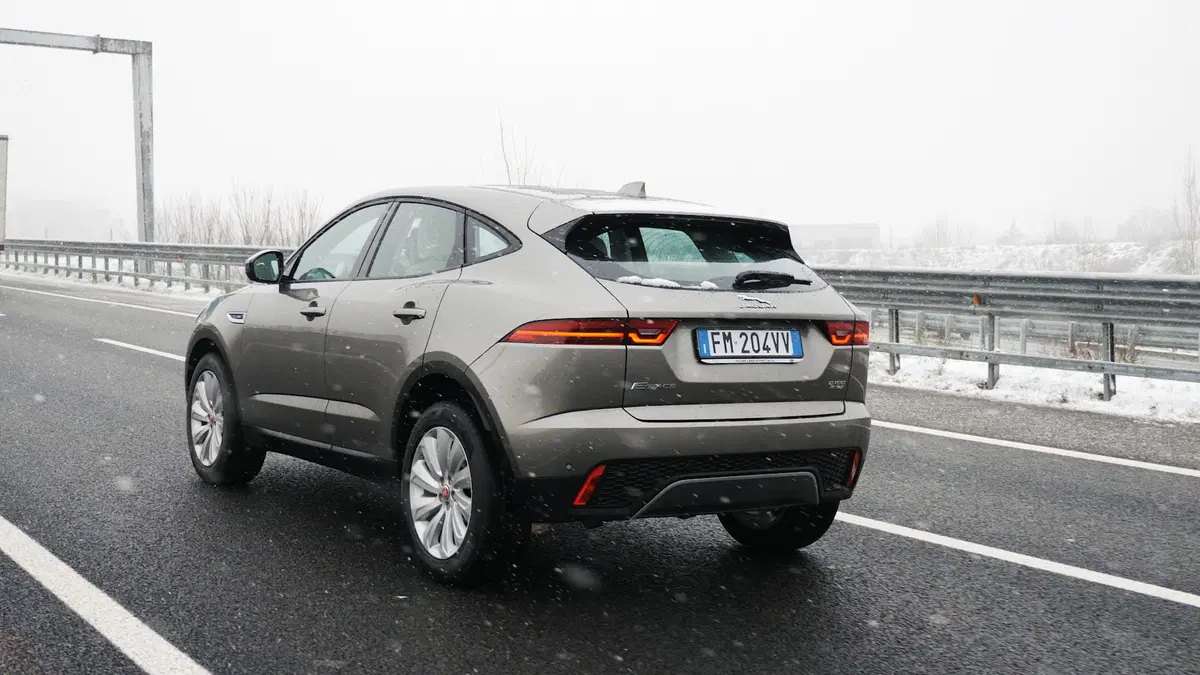 Jaguar E-Pace, Come va in... Città [video] (22)