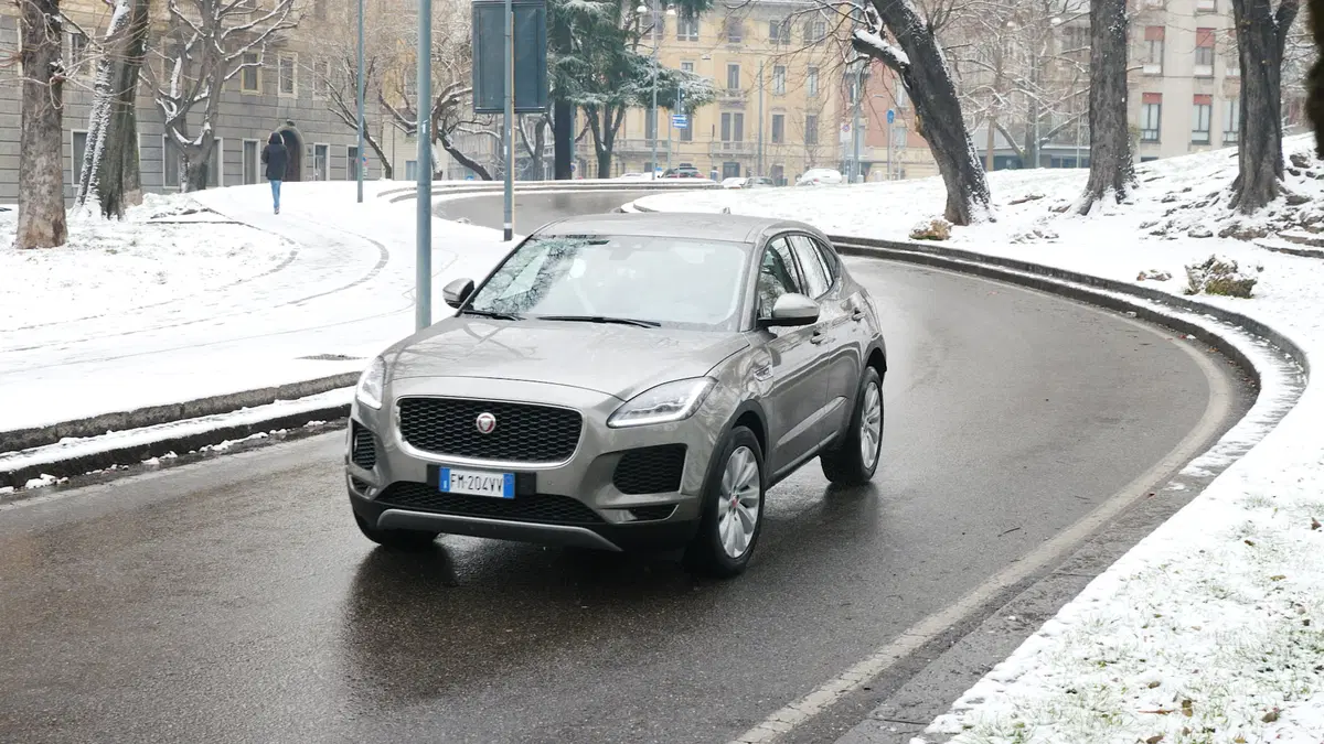 Jaguar E-Pace, Come va in... Città [video] (26)