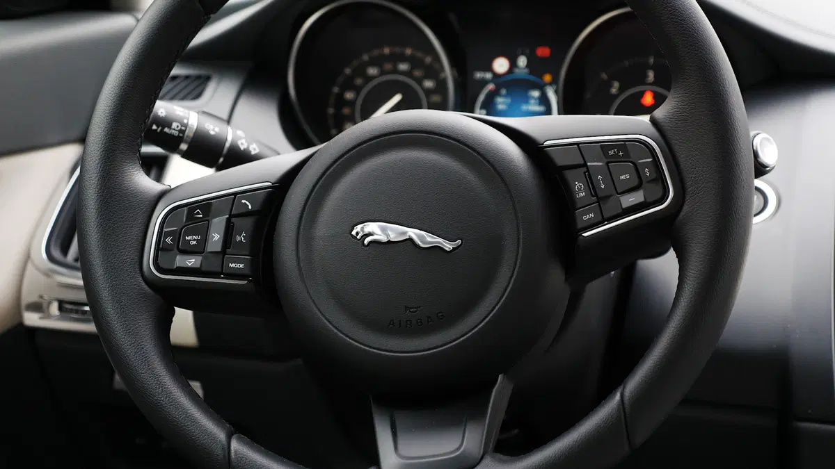 Jaguar E-Pace, Come va in... Città [video] (27)