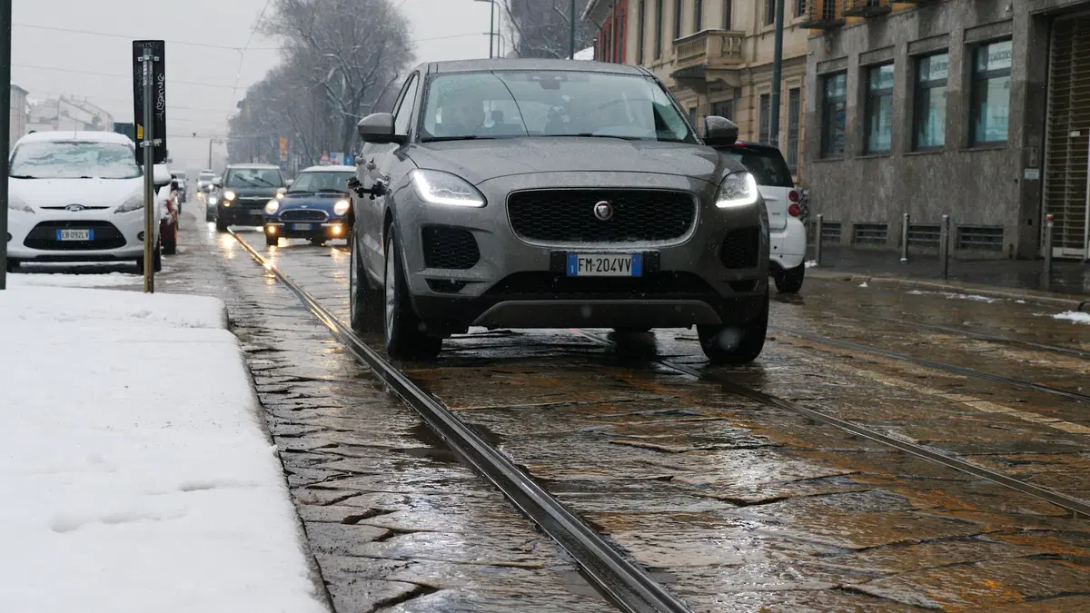 Jaguar E-Pace, Come va in... Città [video] (24)