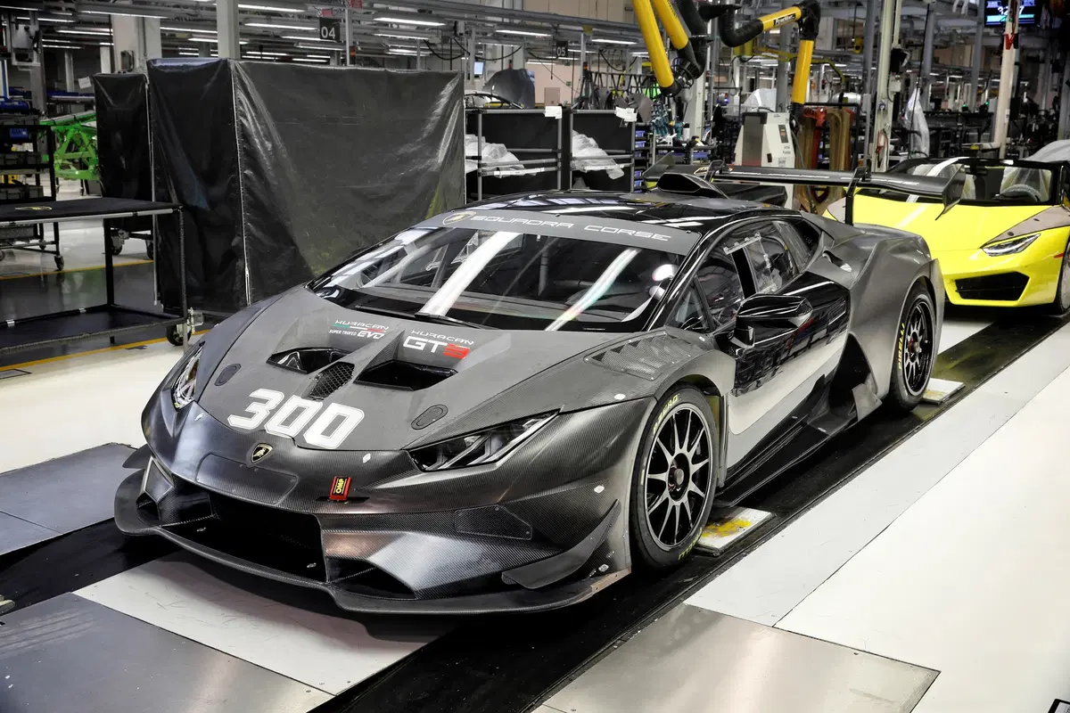 Lamborghini da record, prodotte 300 Huracán da competizione in 36 mesi (2)