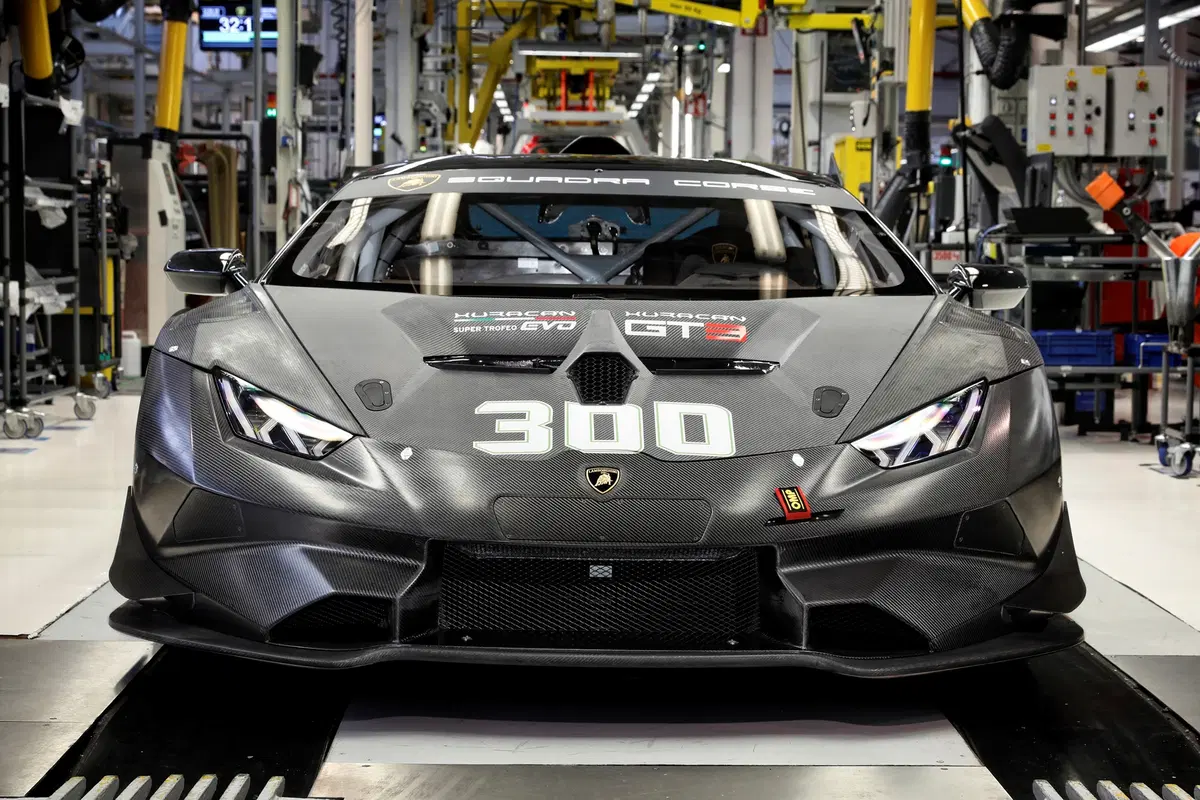 Lamborghini da record, prodotte 300 Huracán da competizione in 36 mesi (6)