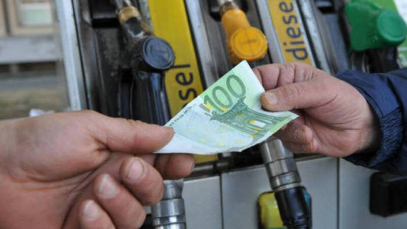 Benzina, crescono i consumi. E gli Italiani risparmiano 459 milioni 