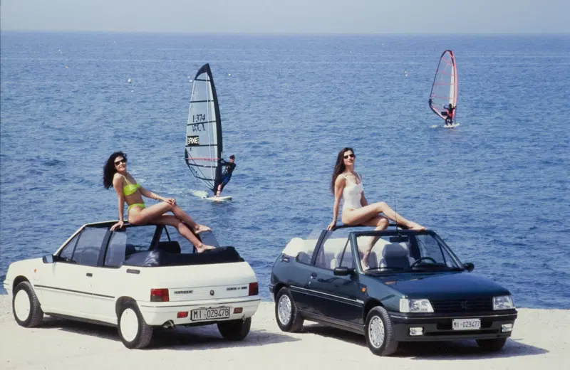 La Peugeot 205 Cabriolet nella versione Roland Garros fu una delle pi&ugrave; apprezzate dal mercato nei primi anni '90