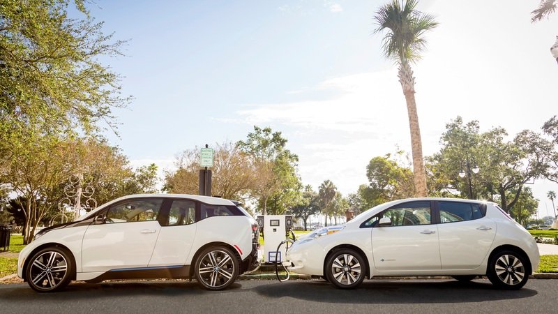 Nissan e BMW: 120 stazioni di ricarica &ldquo;elettrica&rdquo; negli Usa