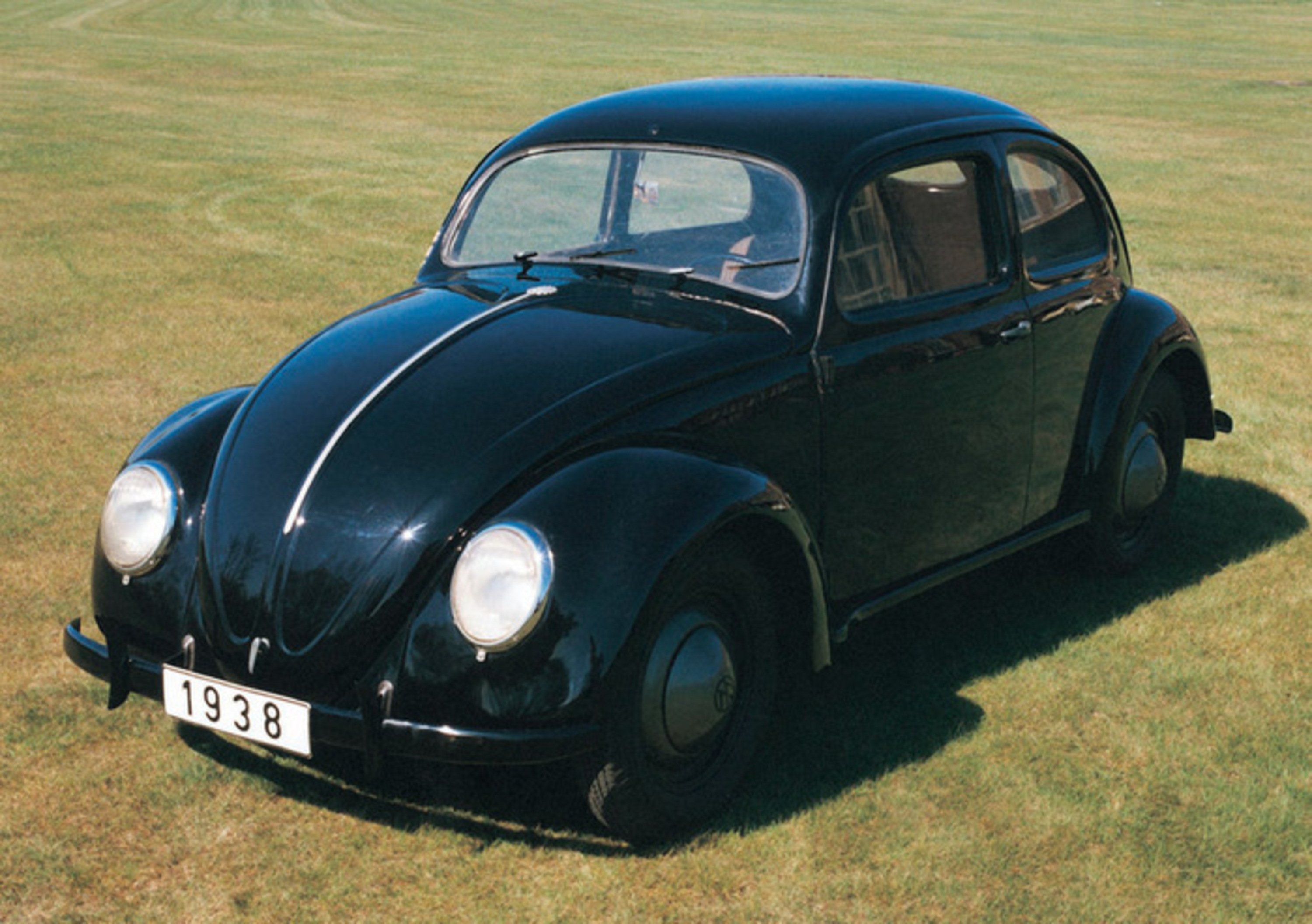 VW Maggiolino, nasceva 70 anni fa. La storia di un mito