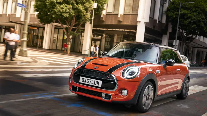 Mini Cooper S: restyling, personalizzazioni e tanto divertimento [Video]