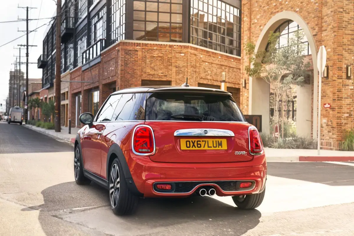 Mini Cooper S: restyling, personalizzazioni e tanto divertimento [Video] (6)