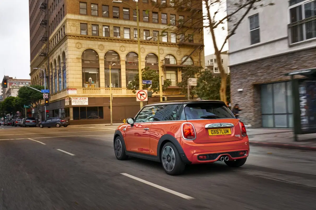 Mini Cooper S: restyling, personalizzazioni e tanto divertimento [Video] (9)