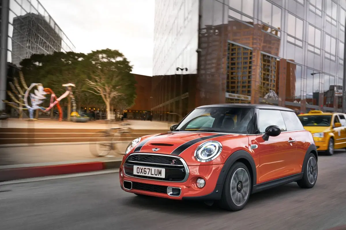 Mini Cooper S: restyling, personalizzazioni e tanto divertimento [Video] (13)