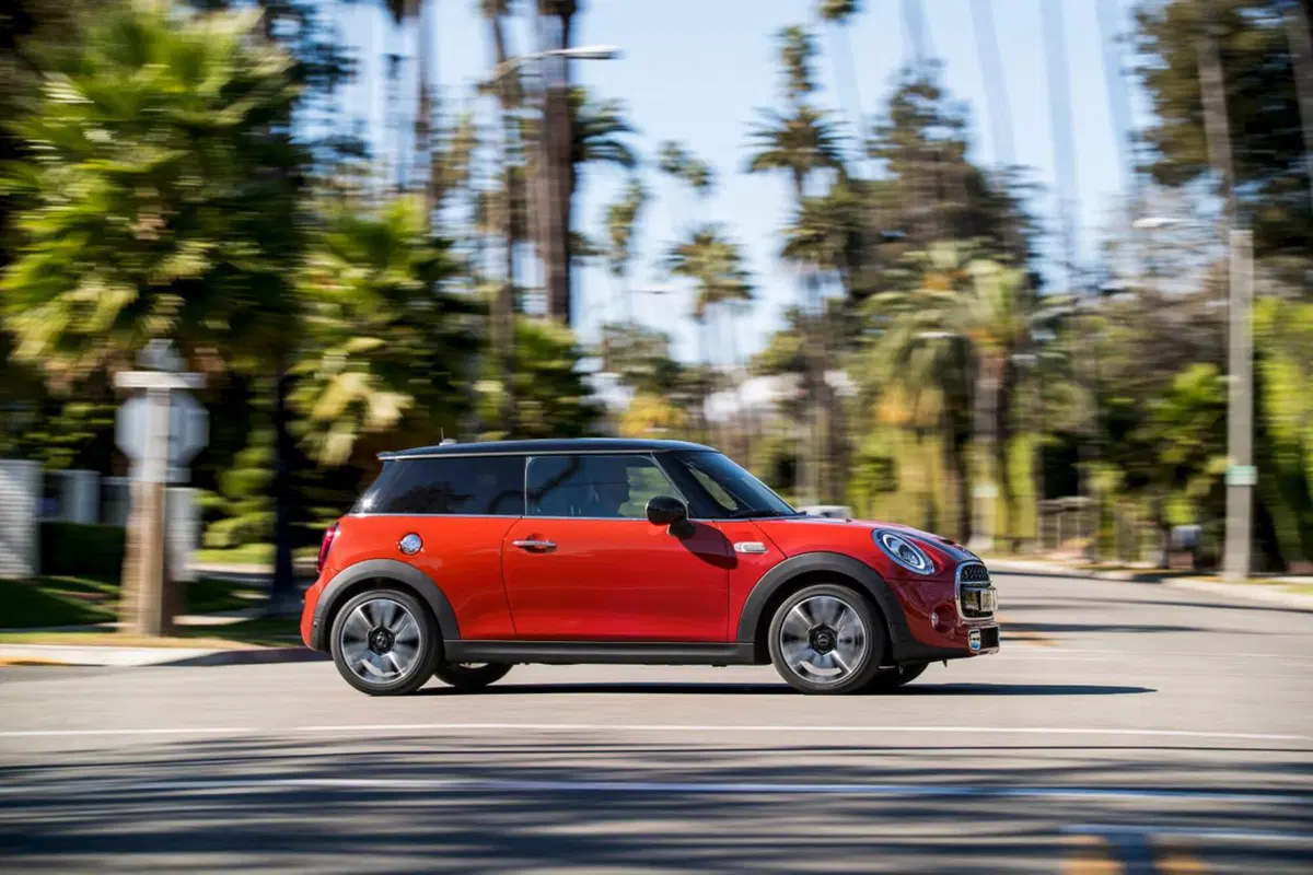 Mini Cooper S: restyling, personalizzazioni e tanto divertimento [Video] (20)