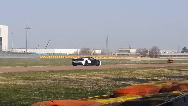 Ferrari 488. Beccato un muletto piuttosto silenzioso. E' ibrida? [Video]