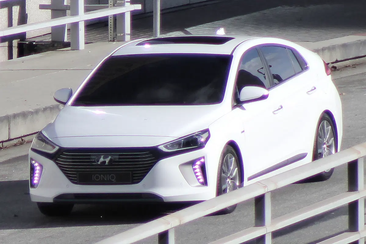 Hyundai Ioniq, "beccata" senza veli la nuova ibrida anti-Prius (2)