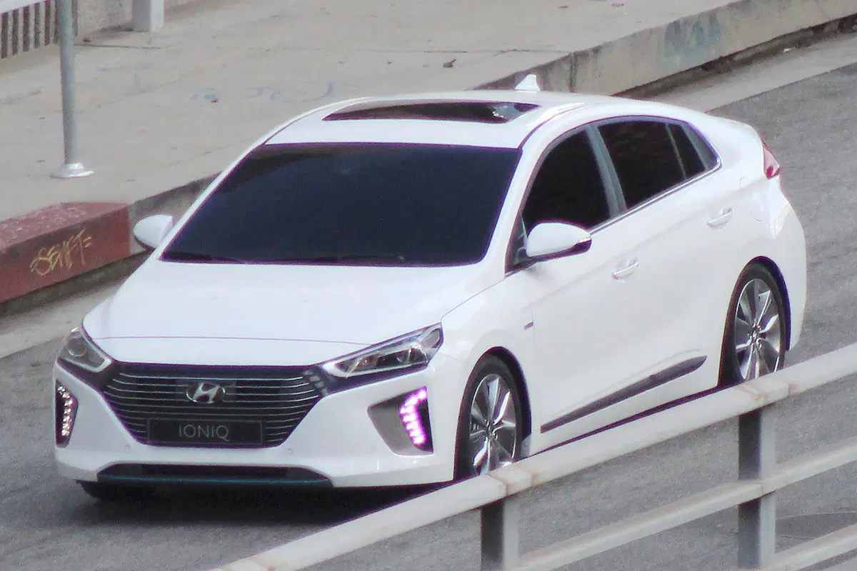 Hyundai Ioniq, "beccata" senza veli la nuova ibrida anti-Prius