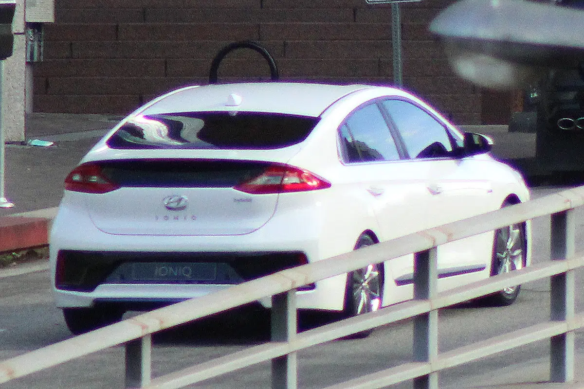 Hyundai Ioniq, "beccata" senza veli la nuova ibrida anti-Prius (6)