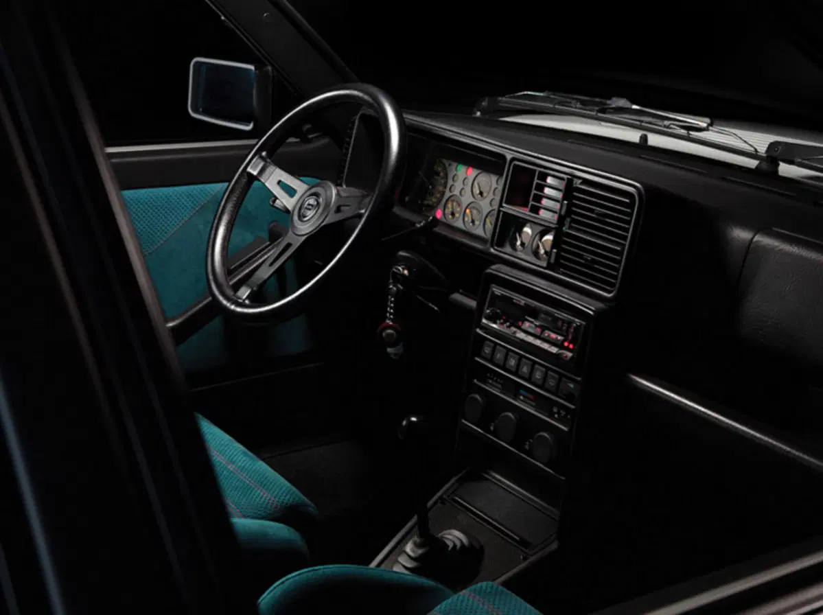 Lancia Delta Integrale, all'asta un esemplare Martini rarissimo. E sai di volerlo (4)