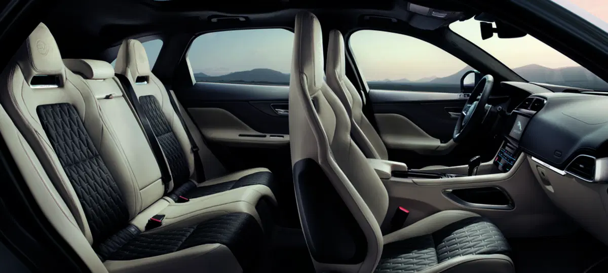 Jaguar F-Pace SVR: ecco il nuovo SuperSUV inglese che sfida Alfa Stelvio - video (6)