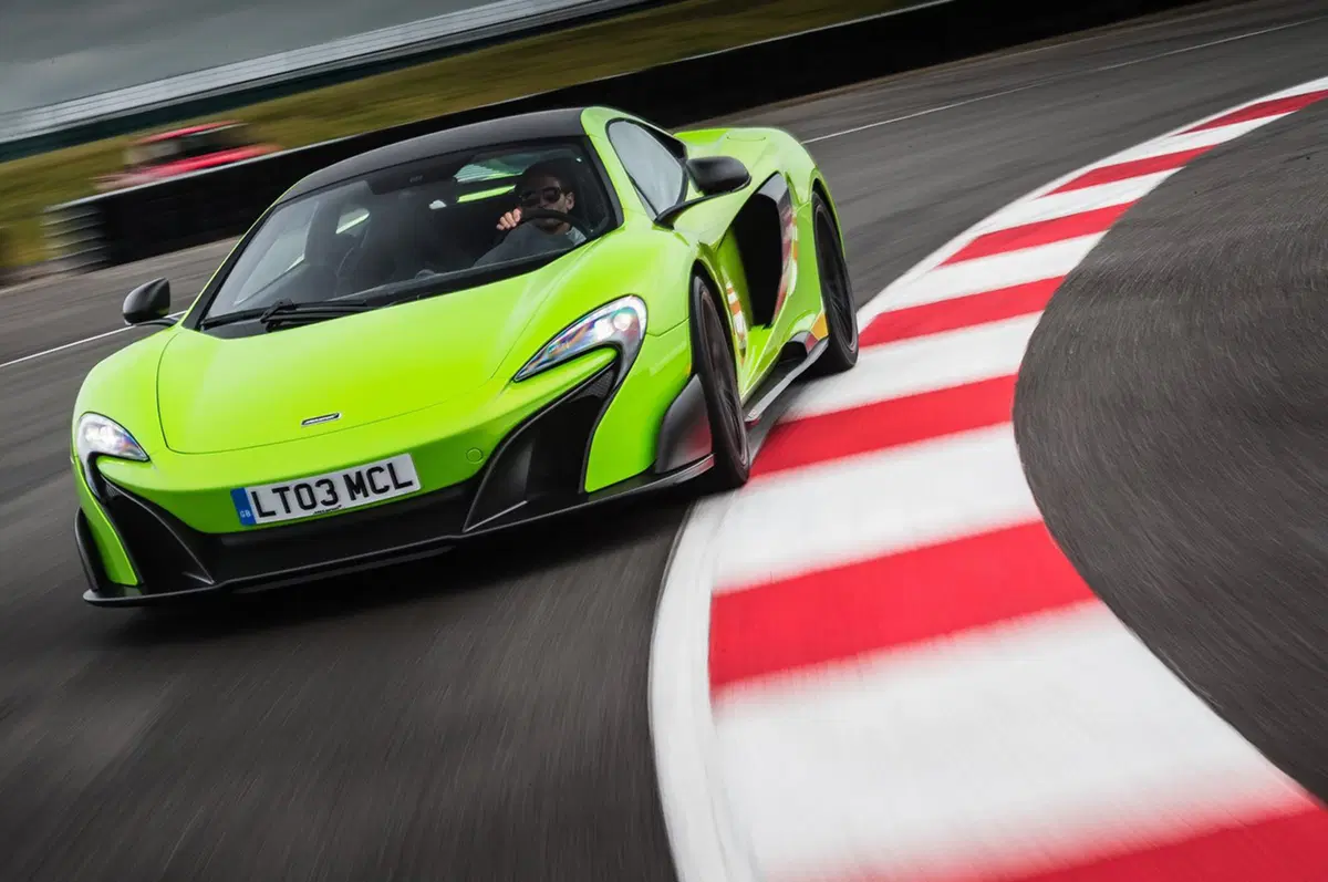 Le migliori supercar del 2015: ecco la top ten (8)