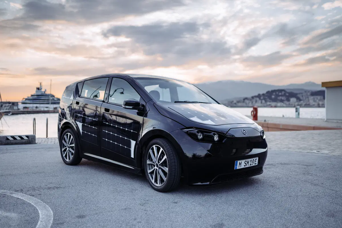 Sono Motors Sion, elettrica e solare nata in Germania con il crowdfunding