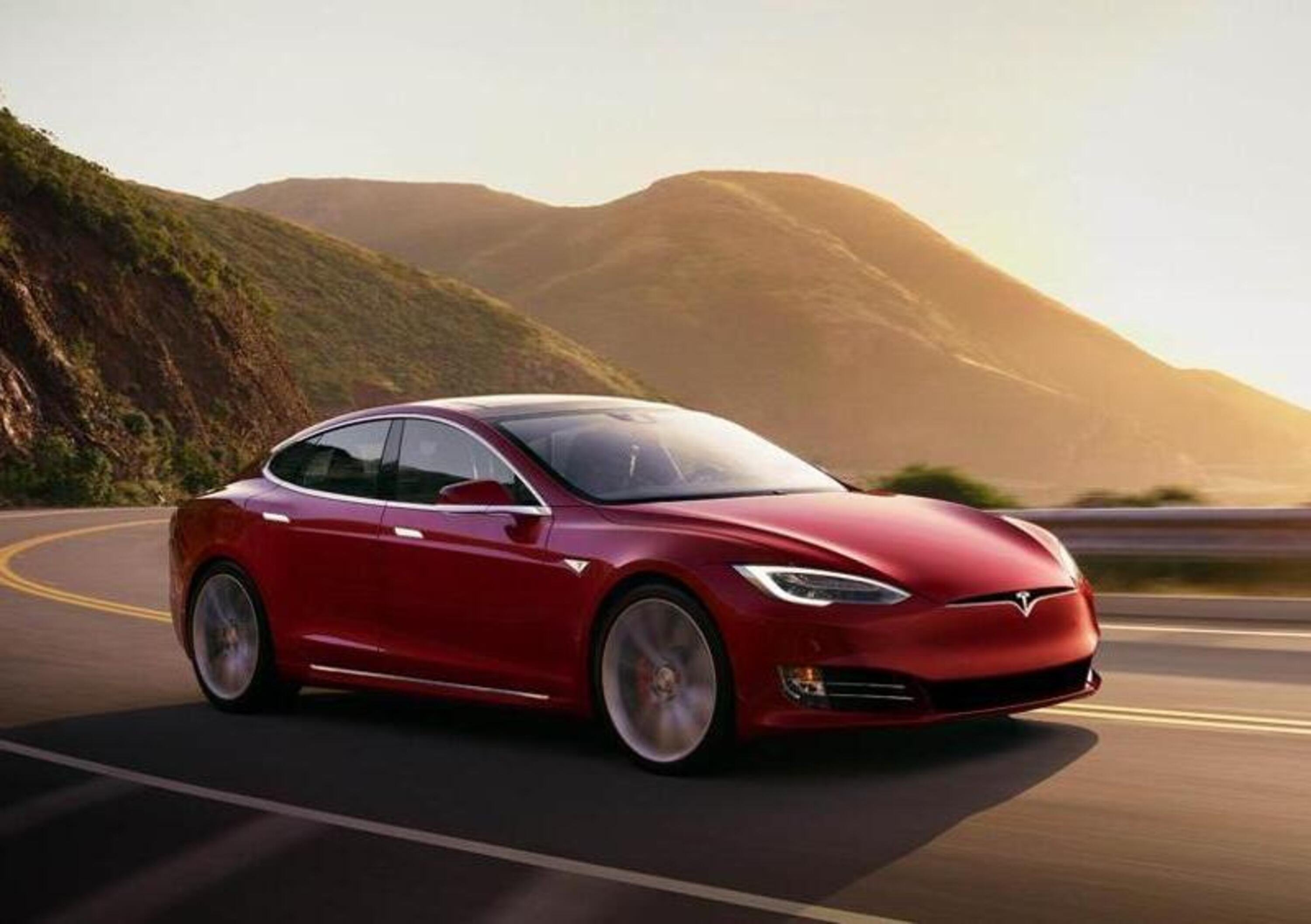 Tesla Model S richiami per 123 mila modelli 