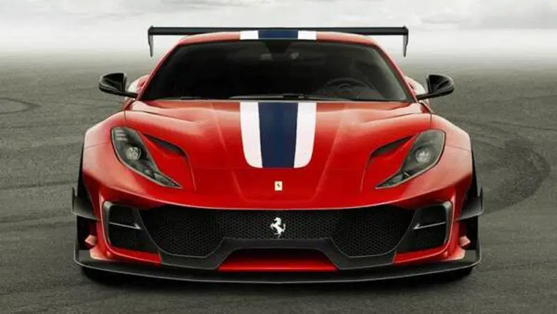 Ferrari 812 Superfast Curva. L'arma per la pista... E invece 