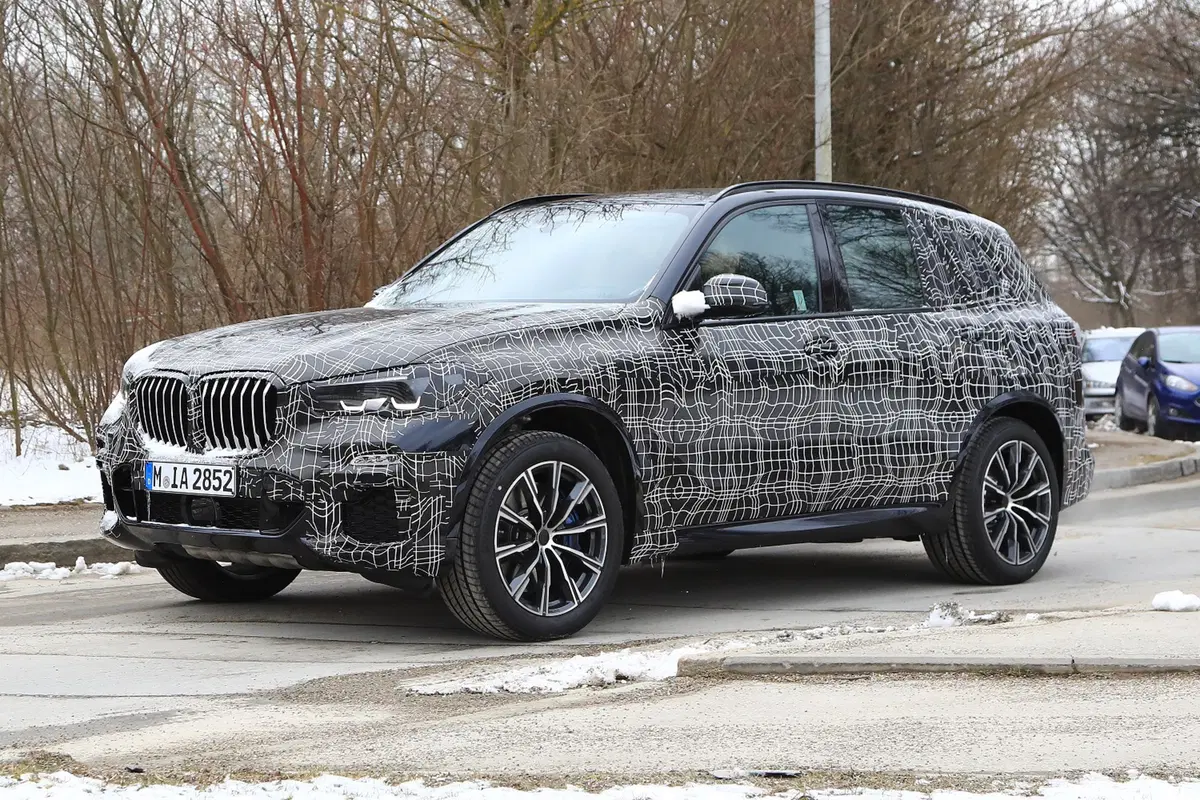 BMW X5 eccola in azione durante i test (2)