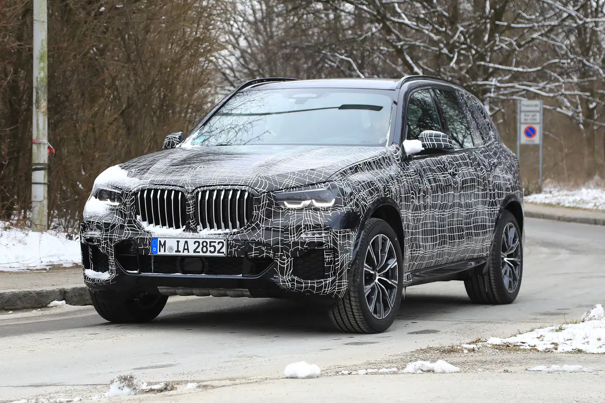 BMW X5 eccola in azione durante i test (3)