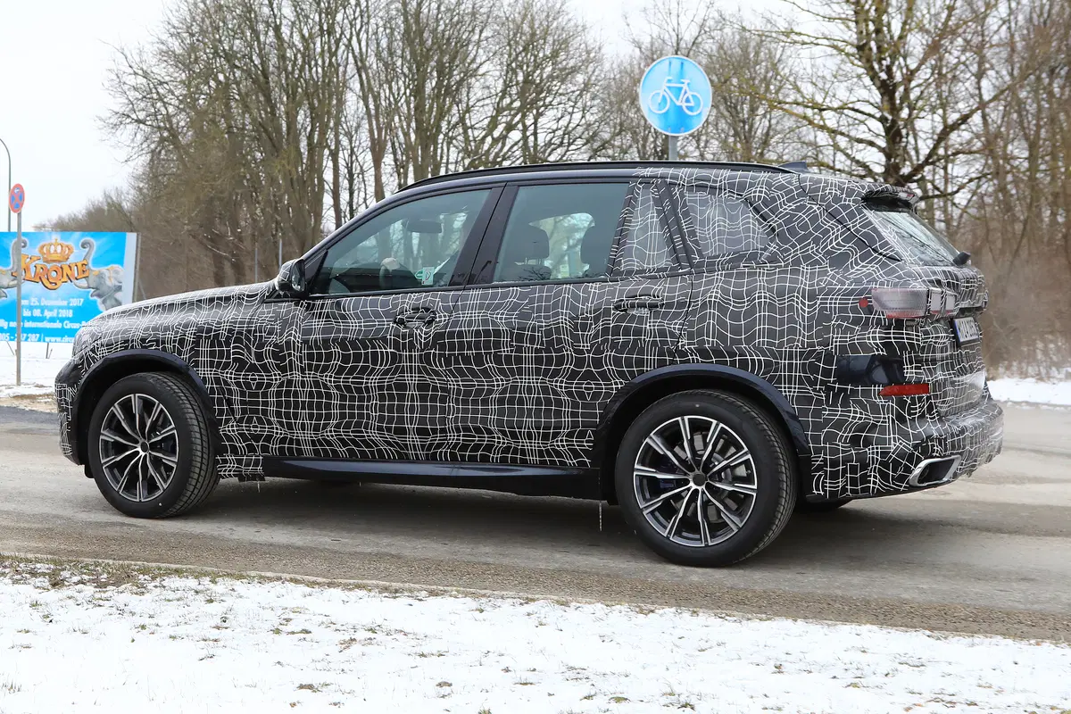 BMW X5 eccola in azione durante i test (4)