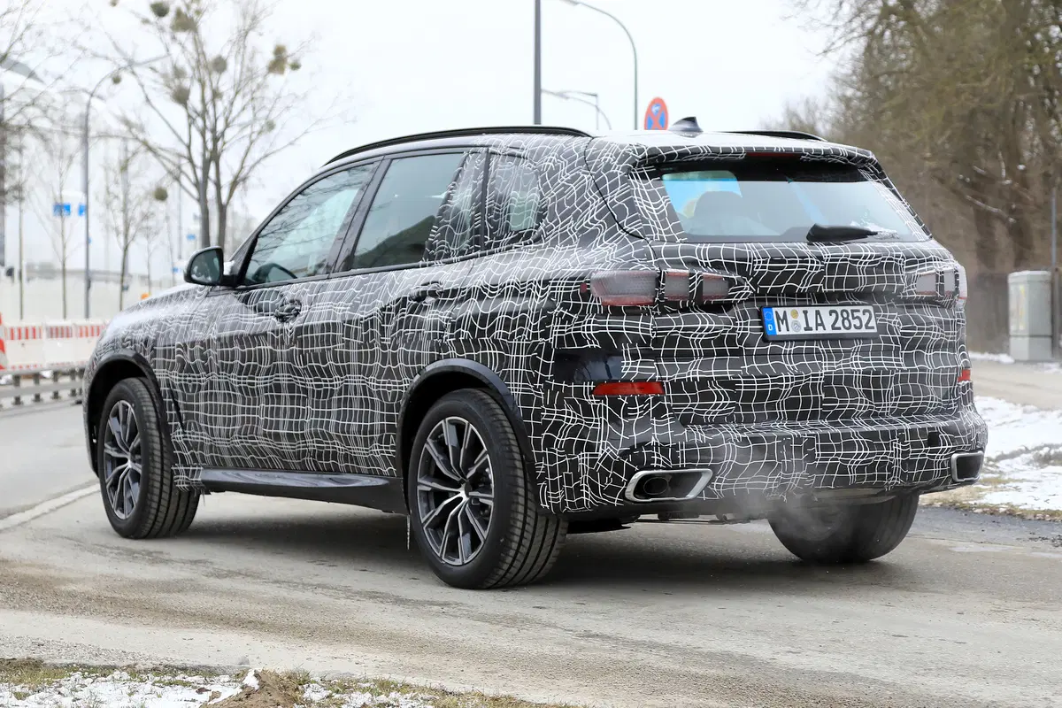 BMW X5 eccola in azione durante i test (6)